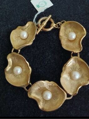 Vintage Gold Floral Bracelet with Cream Pearl Accents - Women Jewelry